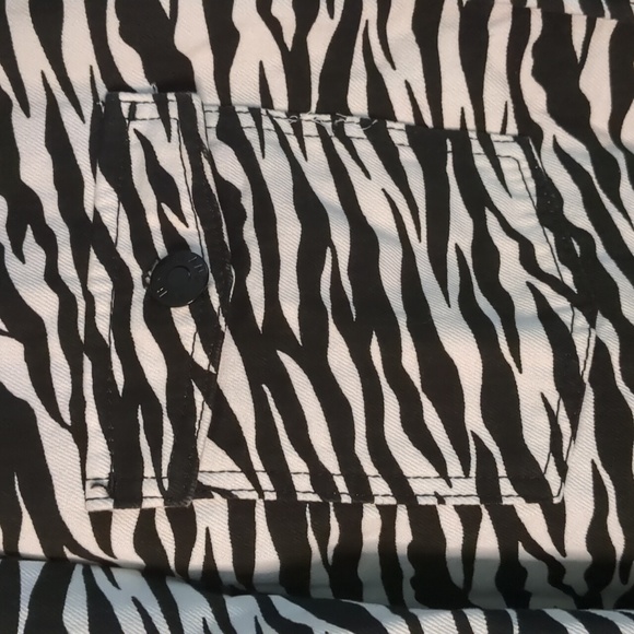 RIVER ISLAND* Ltd edition denim raw hem animal print long sleeve shacket. - Picture 2 of 11